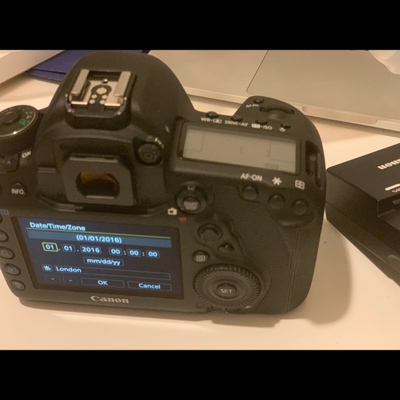 Canon CAMERA MARK IV KIT WITH LENS - Picture 11 of 11